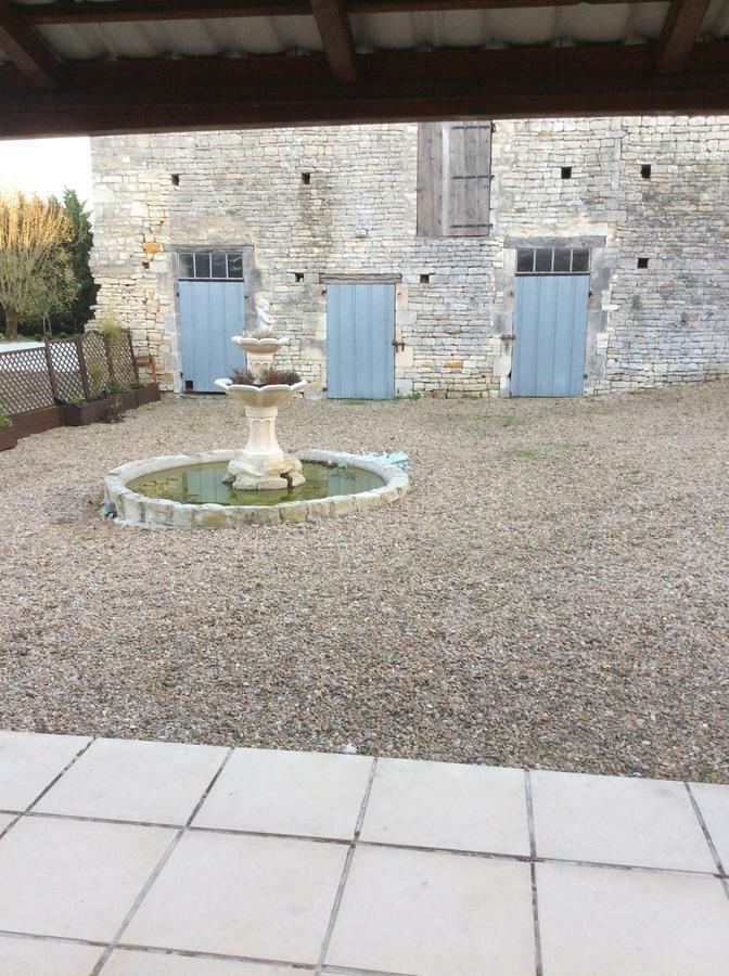 Bed and Breakfast Le Petit Bijou Saint-Fraigne Exterior foto