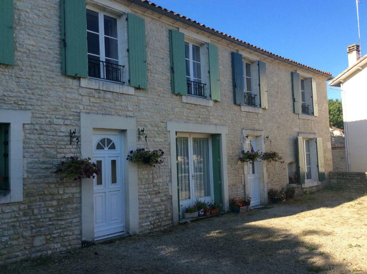Bed and Breakfast Le Petit Bijou Saint-Fraigne Exterior foto
