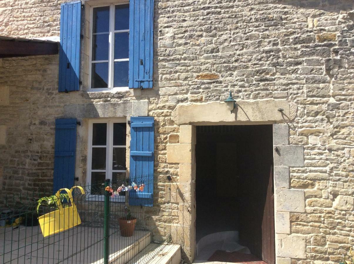 Bed and Breakfast Le Petit Bijou Saint-Fraigne Exterior foto