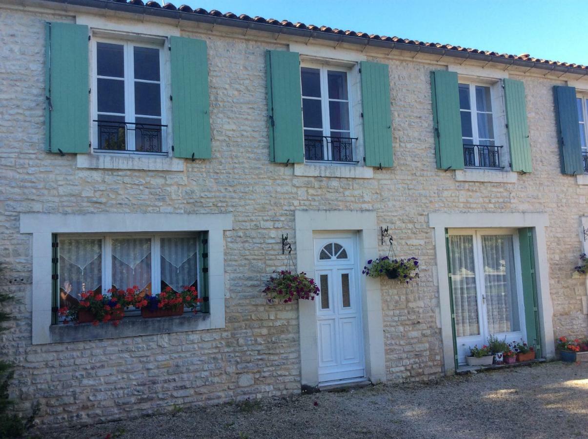 Bed and Breakfast Le Petit Bijou Saint-Fraigne Exterior foto